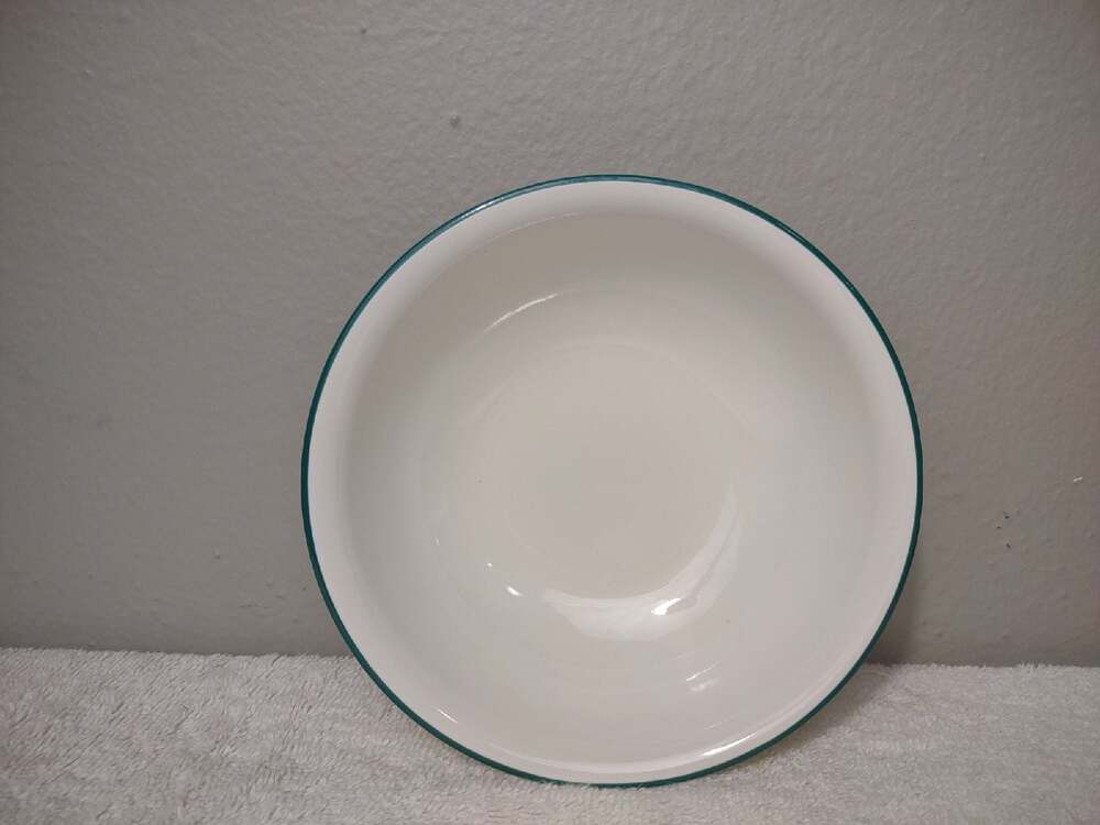 Pfaltzgraff Winterberry white holly berry stoneware soup cereal coupe bowl